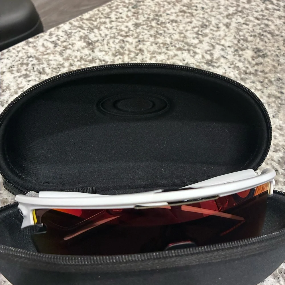 Sphaera™ Slash - White Sports Sunglasses with Red Lens